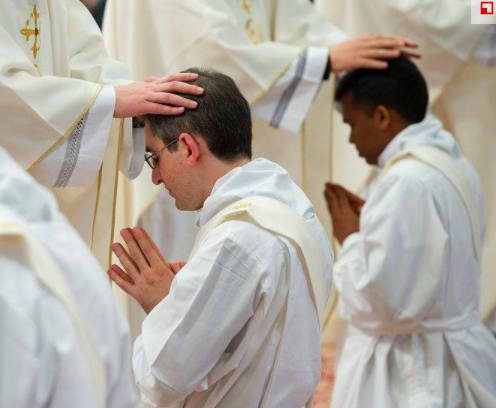 Sacerdozio, il Papa aprirà un simposio in Vaticano su celibato, vocazioni, tradizione